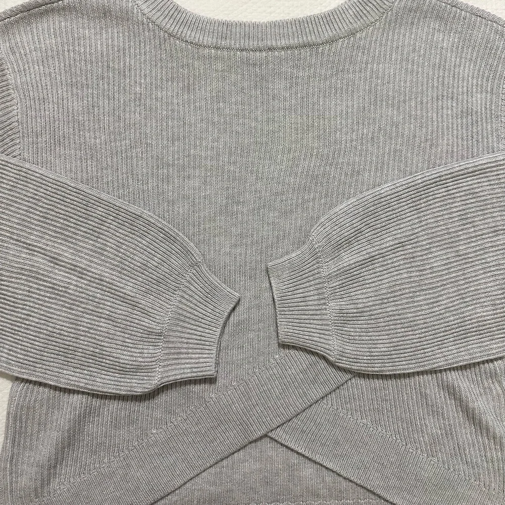 NWOT Lululemon Reversible Crossover Sweater - Heathered Light Grey SZ 6 - Picture 6 of 7